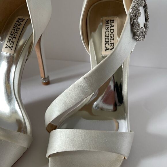 BADGLEY MISCHKA ivory satin heels rhinestones size 7 - Picture 11 of 15